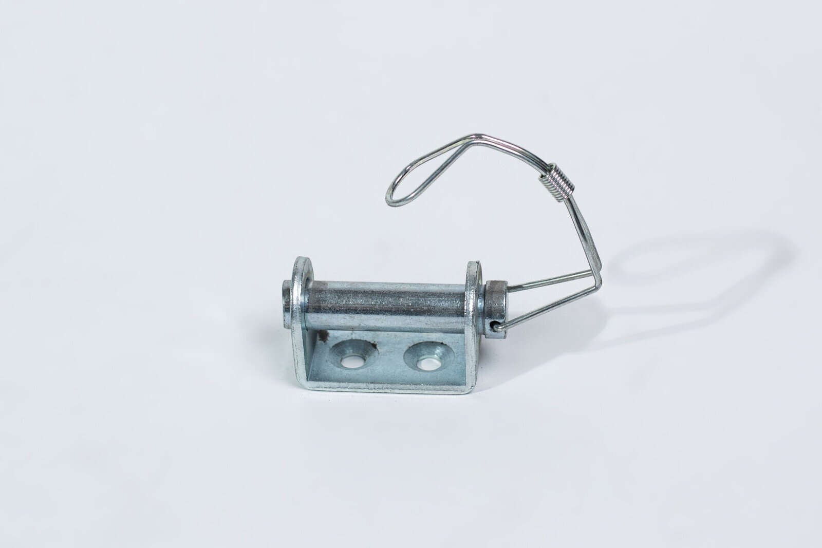Hinge bracket for sideboards open