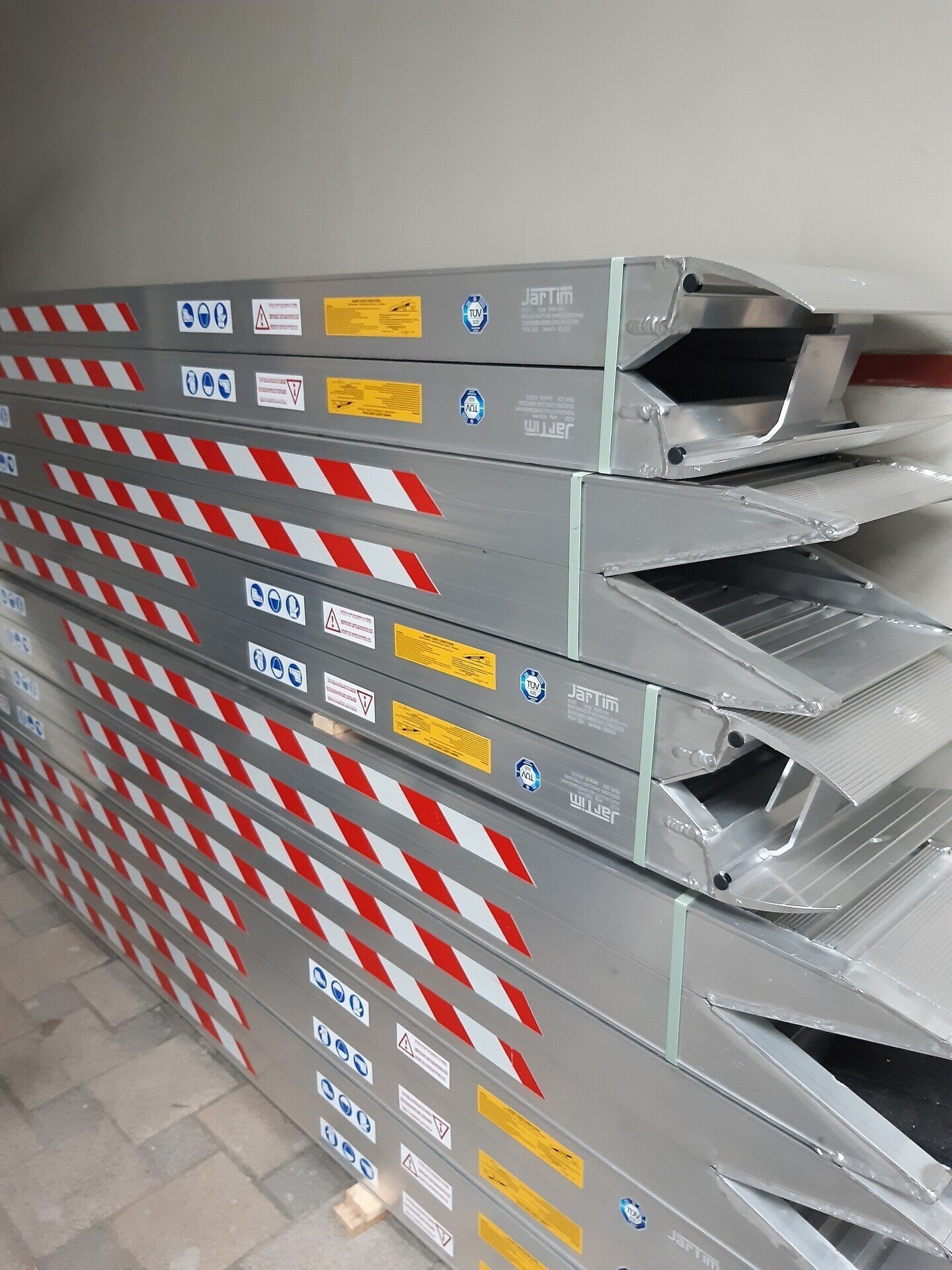 L-3200 mm / 3.8 T certified aluminum invasion ramps